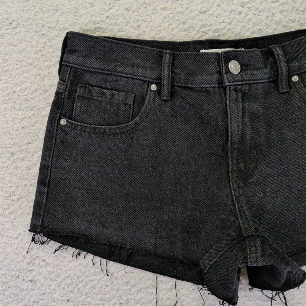 PacSun Womens Low Rise Short Black Denim Cut Off Frayed Hem Size 26 829SP236551 - Picture 6 of 9